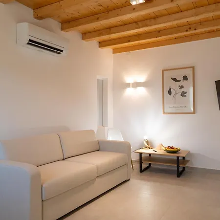 Frances Mykonos